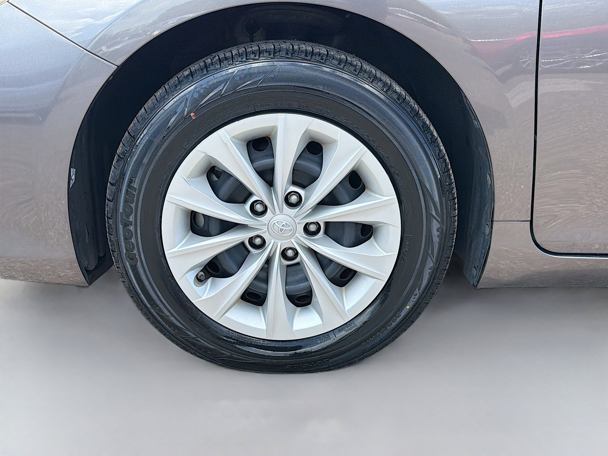 Used 2015 Toyota Camry LE image 40