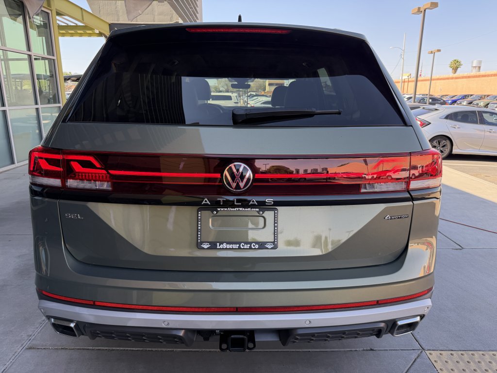 Used 2024 Volkswagen Atlas Peak Edition SEL AWD/4WD image 13