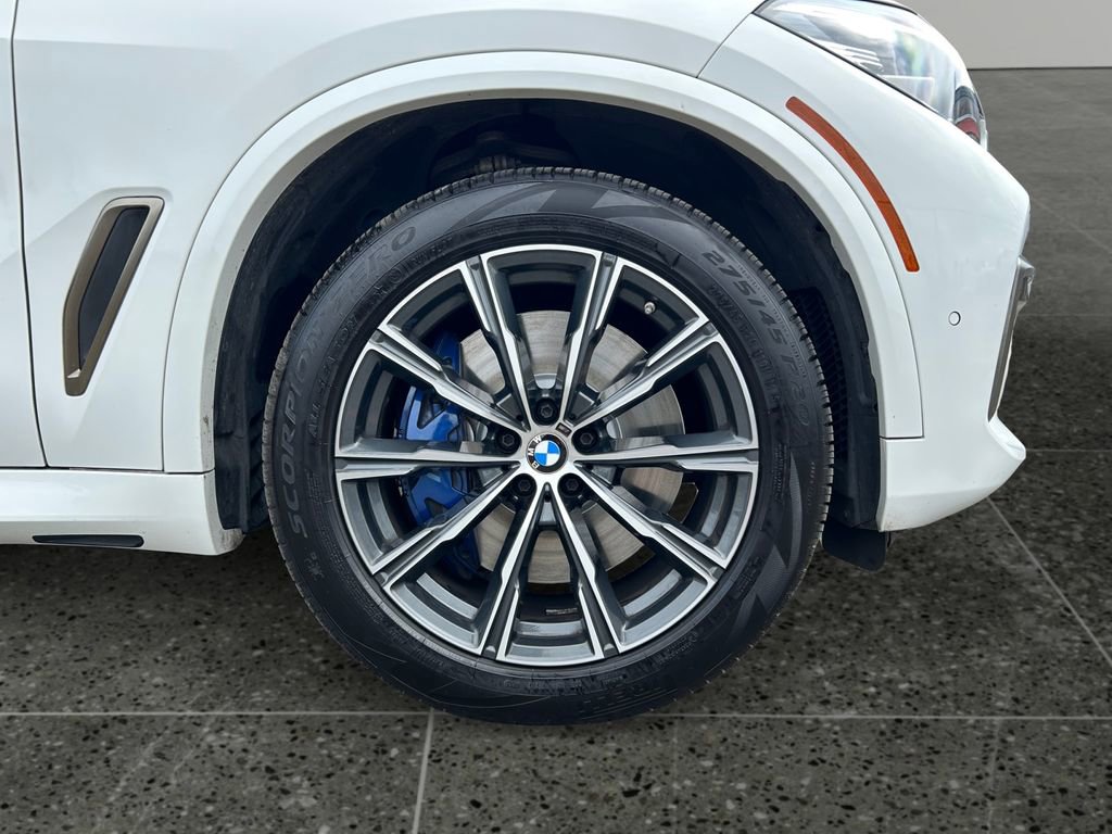 Used 2022 BMW X5 M50i w/ Premium Package image 9