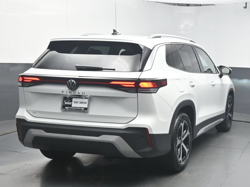 New 2026 Volkswagen Tiguan SE FWD image 7