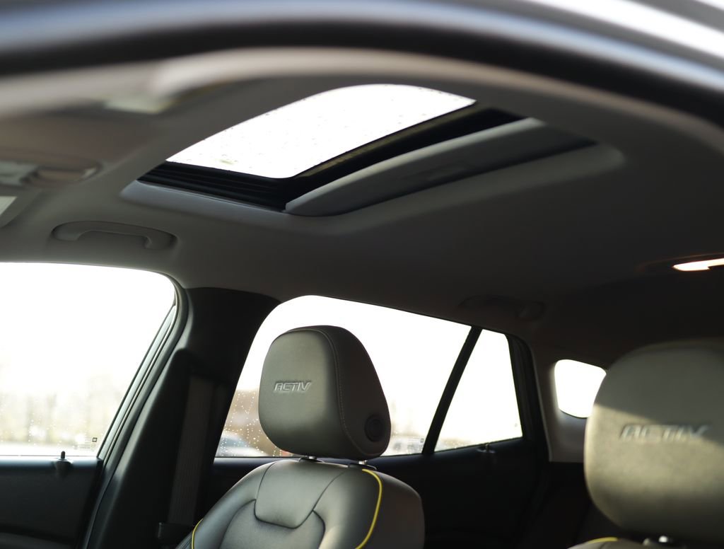 Used 2024 Chevrolet Trax ACTIV w/ Sunroof Package image 24