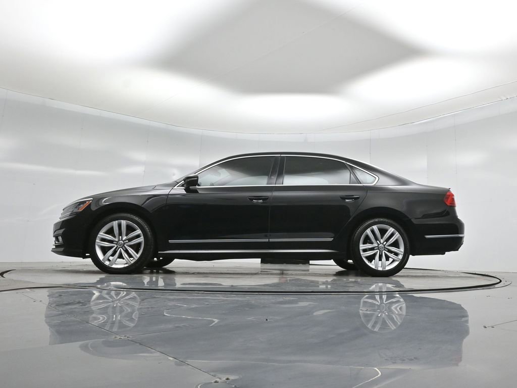 Used 2016 Volkswagen Passat 3.6 SEL Premium image 7
