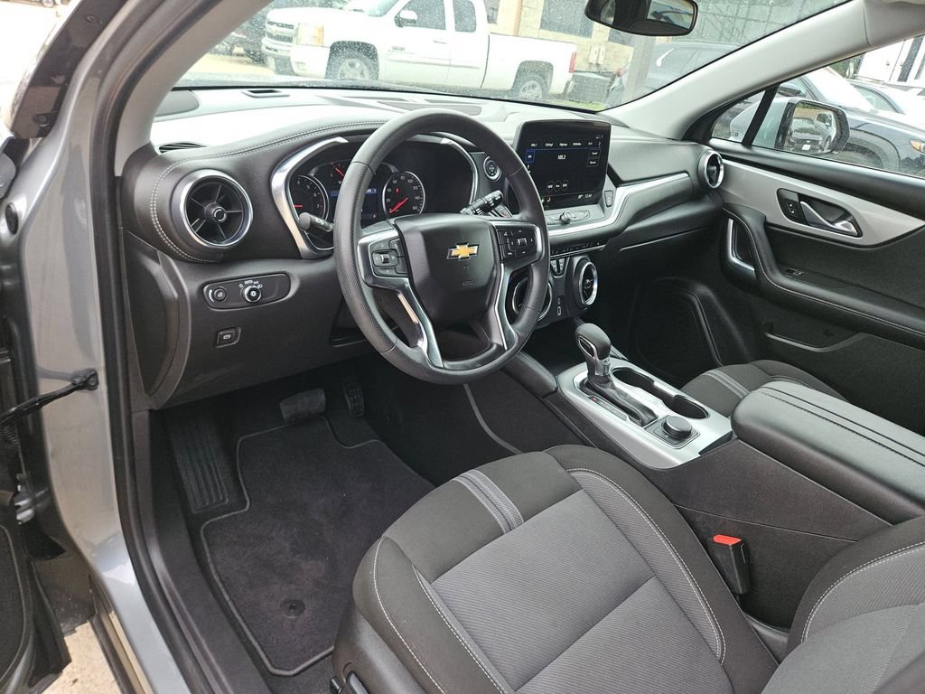 Used 2025 Chevrolet Blazer LT FWD image 13