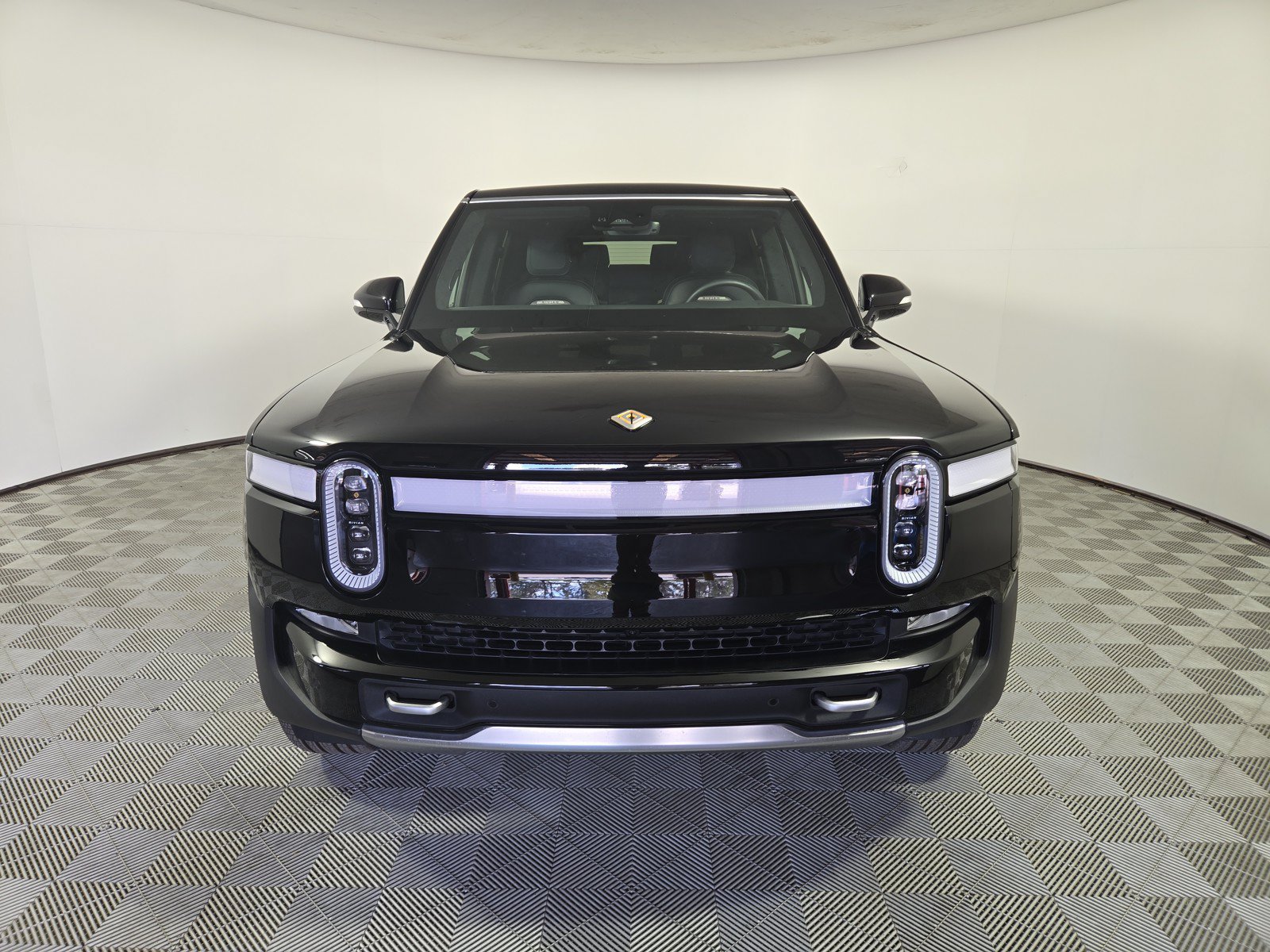 Used 2024 Rivian R1S Adventure AWD/4WD image 8