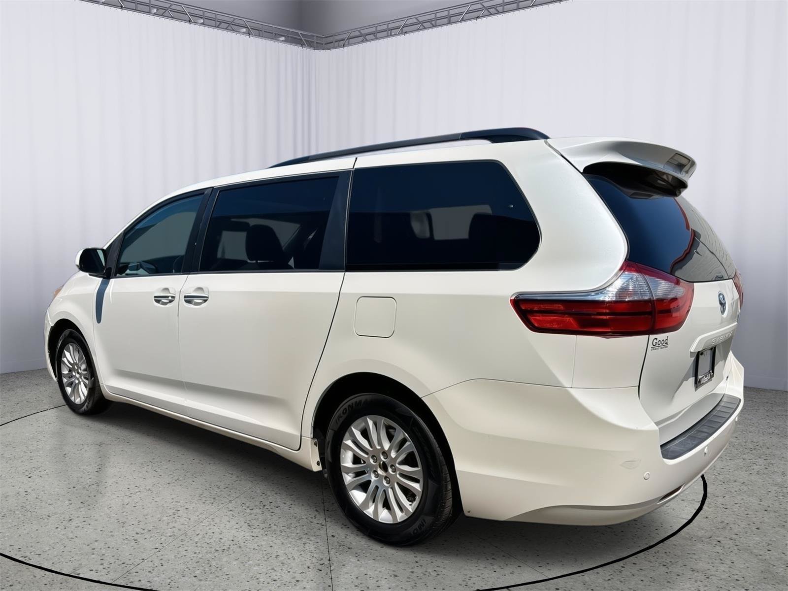 Used 2017 Toyota Sienna XLE w/ XLE Navigation Package FWD image 10