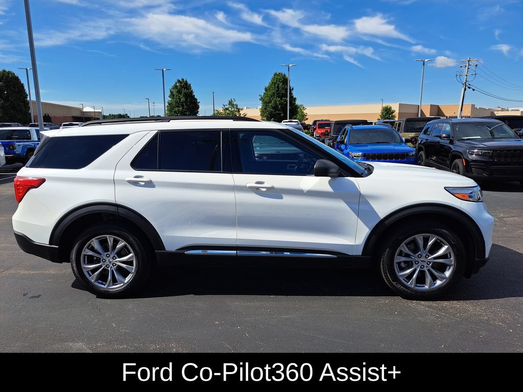 Used 2023 Ford Explorer XLT w/ Equipment Group 202A AWD/4WD image 2