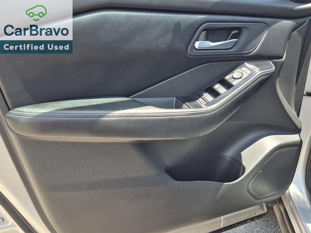 Used 2024 Nissan Rogue SV FWD image 6