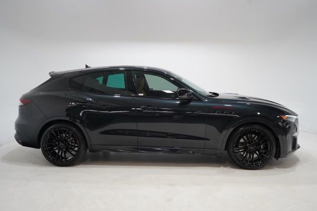 Used 2024 Maserati Levante Trofeo image 8