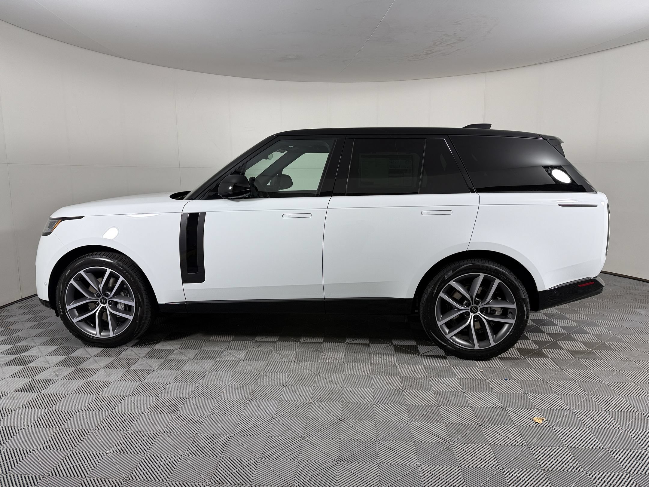 New 2027 Land Rover Range Rover SE AWD/4WD image 2