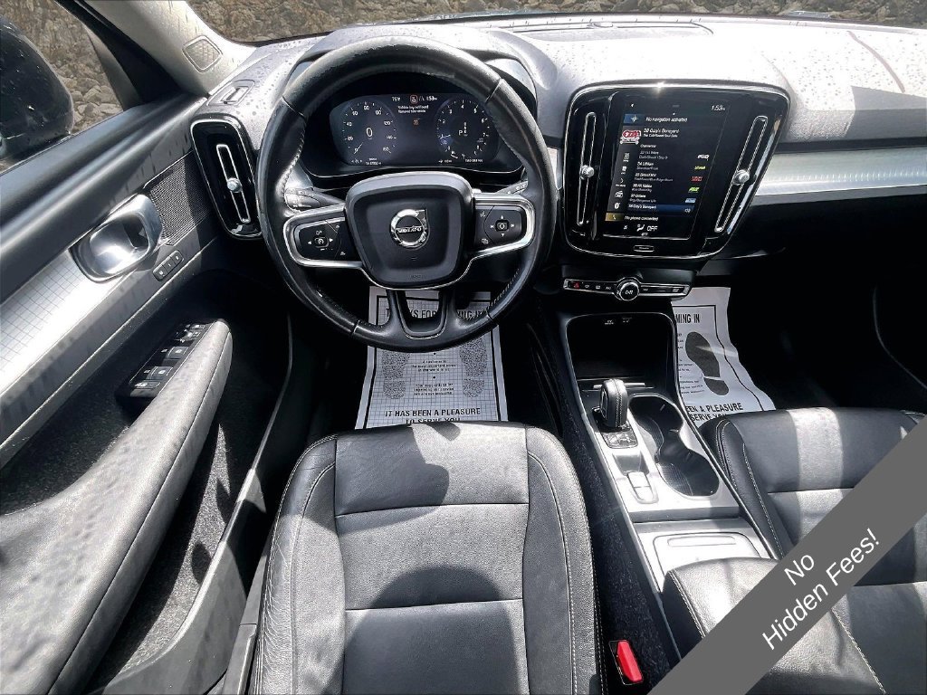 Used 2021 Volvo XC40 T4 Momentum FWD image 5