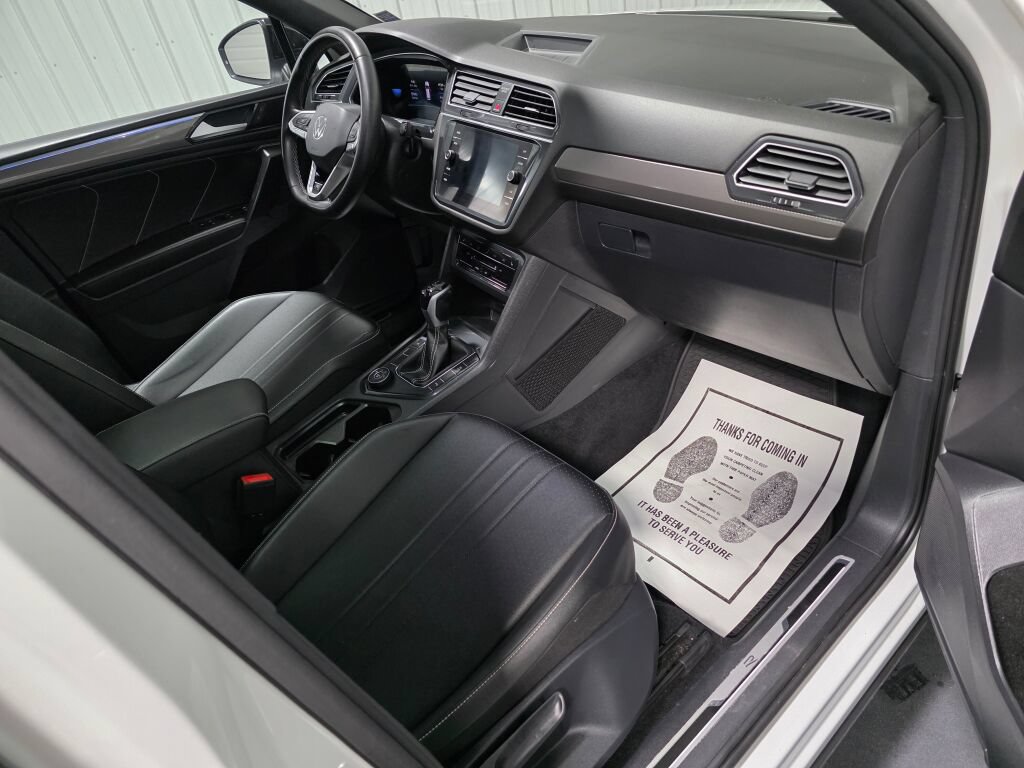 Used 2023 Volkswagen Tiguan SE R-Line AWD/4WD image 7