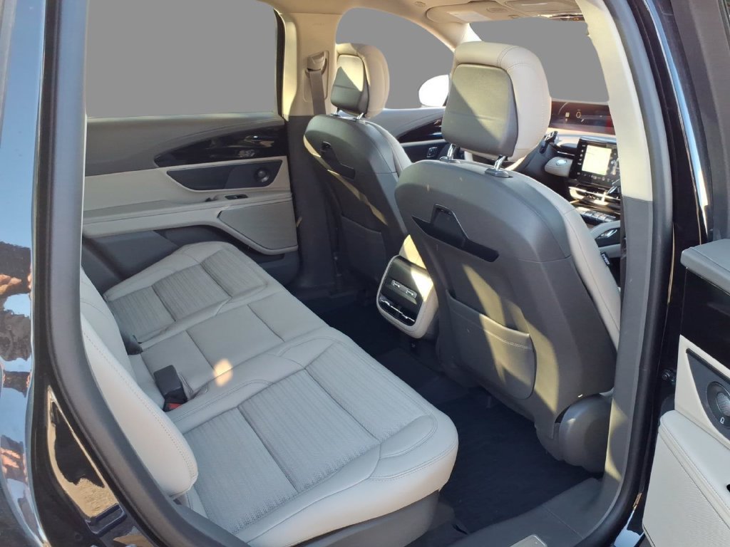 New 2025 Lincoln Nautilus Reserve w/ Jet Appearance Package AWD/4WD image 10