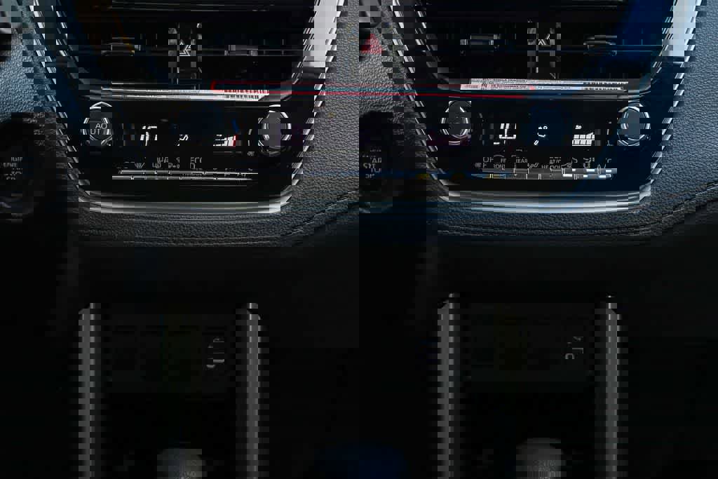 Used 2024 Toyota Corolla Cross LE w/ Moonroof Package image 14