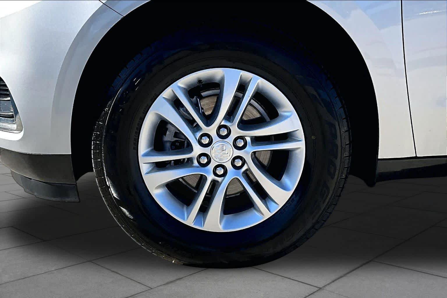 Used 2020 Buick Enclave Essence FWD image 10