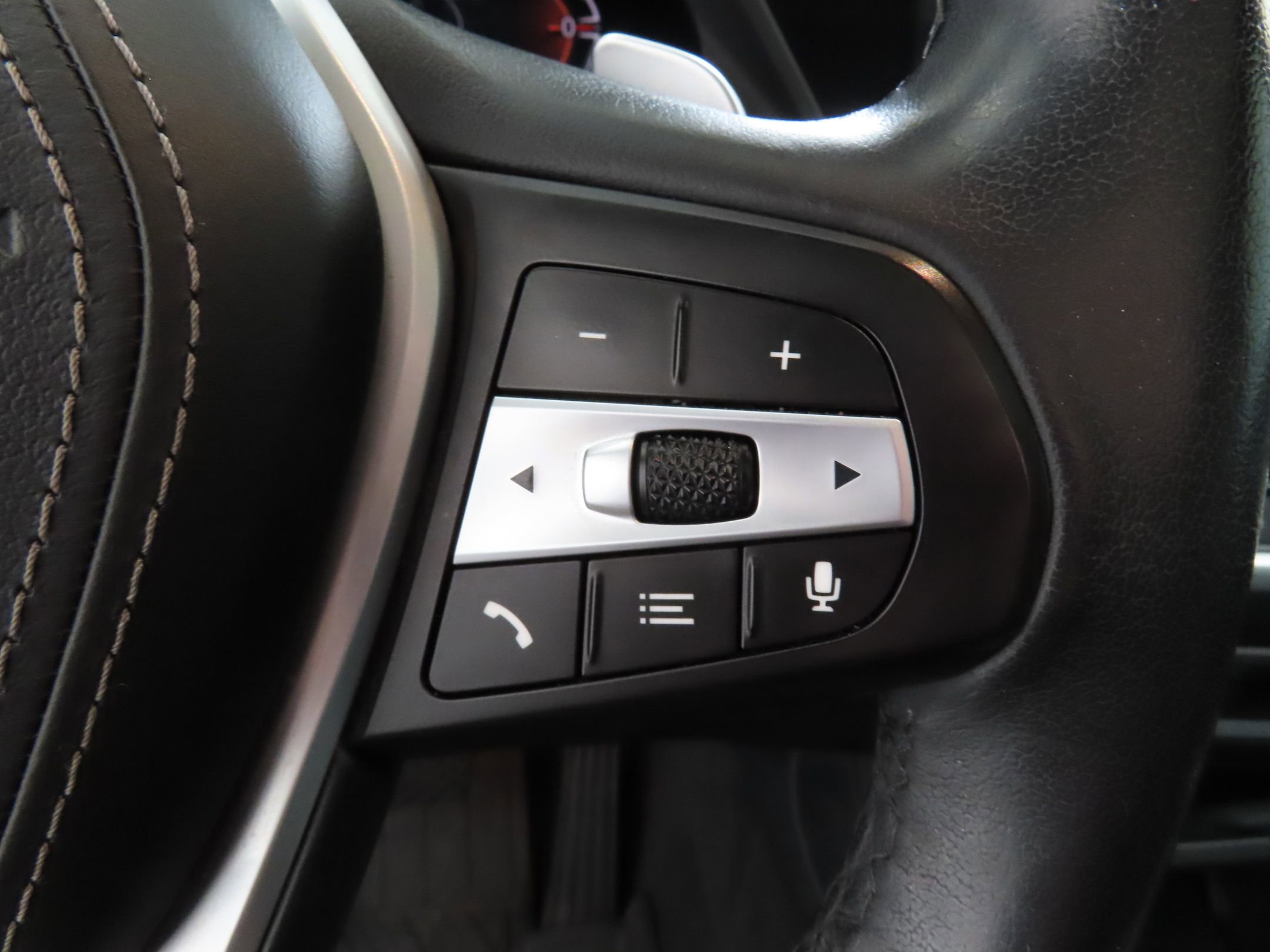 Used 2021 BMW X5 sDrive40i w/ Convenience Package image 16