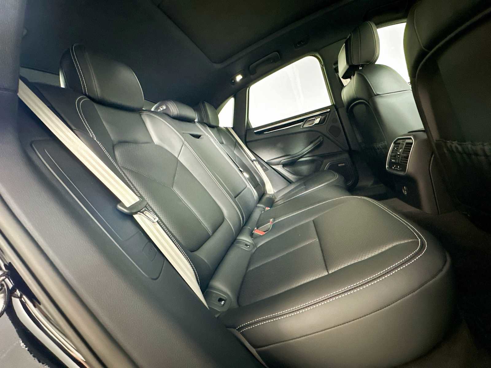 New 2025 Porsche Macan S image 28