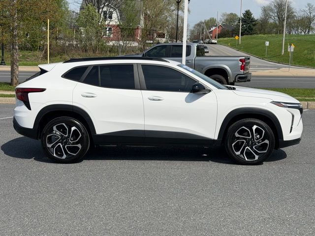 Certified 2024 Chevrolet Trax RS w/ Driver Confidence Package FWD image 15