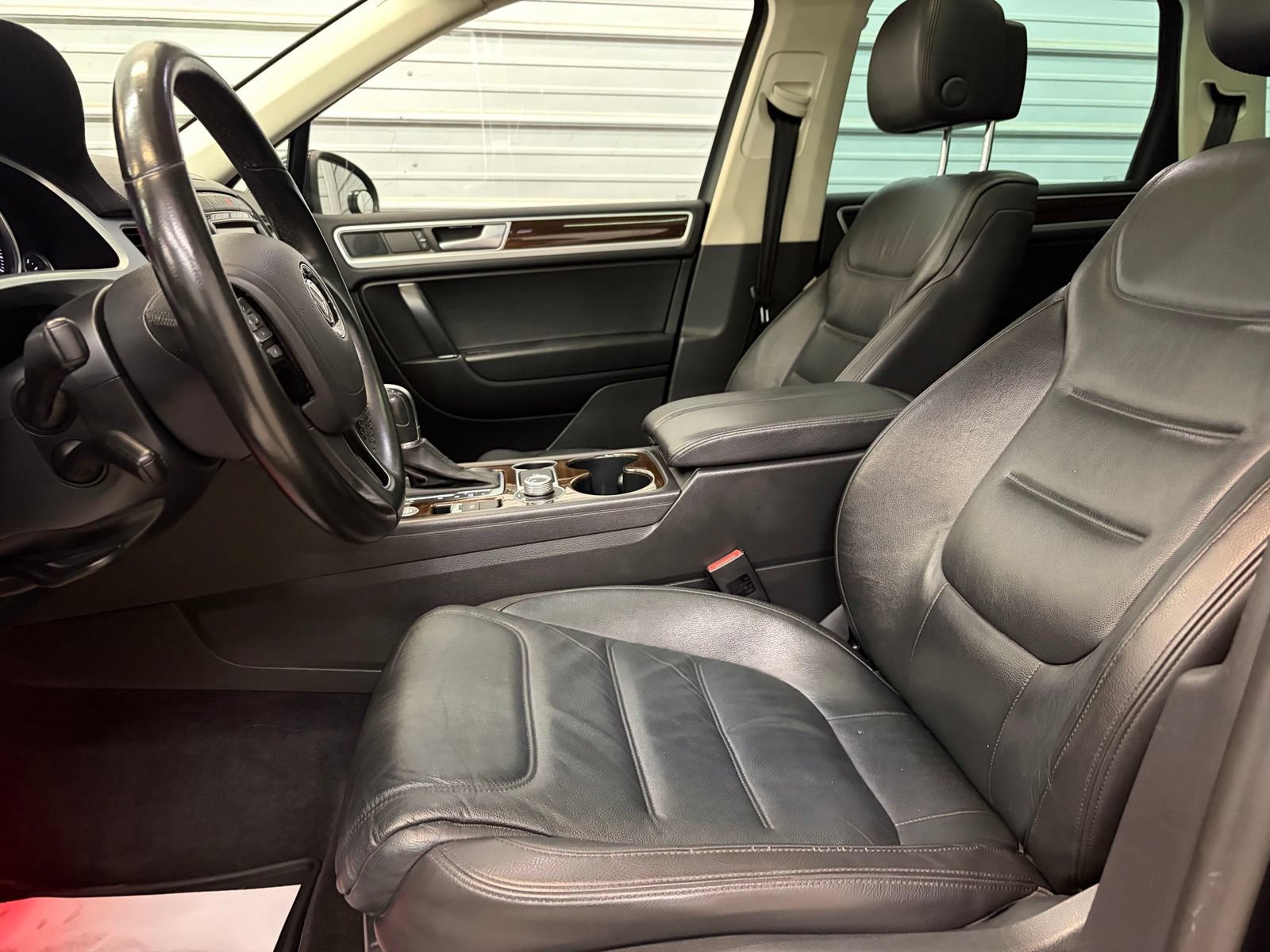 Used 2015 Volkswagen Touareg TDI AWD/4WD image 10