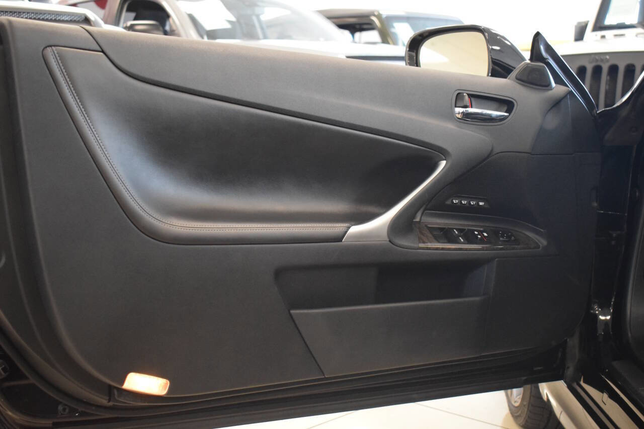 Used 2013 Lexus IS 350C Base 2dr Convertible w/ Luxury Pkg image 40