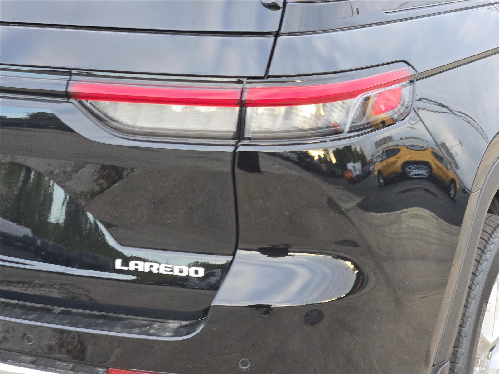 New 2025 Jeep Grand Cherokee Laredo w/ Luxury Tech Group I image 13