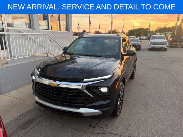 Used 2025 Chevrolet TrailBlazer LT w/ Convenience Package FWD image 1