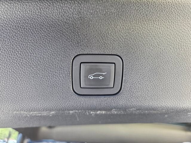 Used 2026 GMC Yukon Denali AWD/4WD image 22