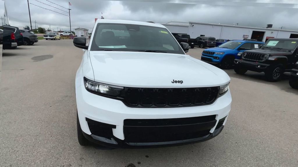 New 2025 Jeep Grand Cherokee L Altitude image 3