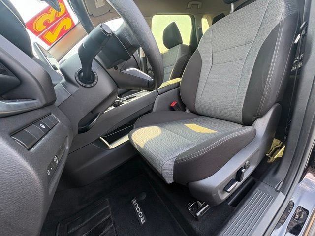 Used 2023 Nissan Rogue SV FWD image 12