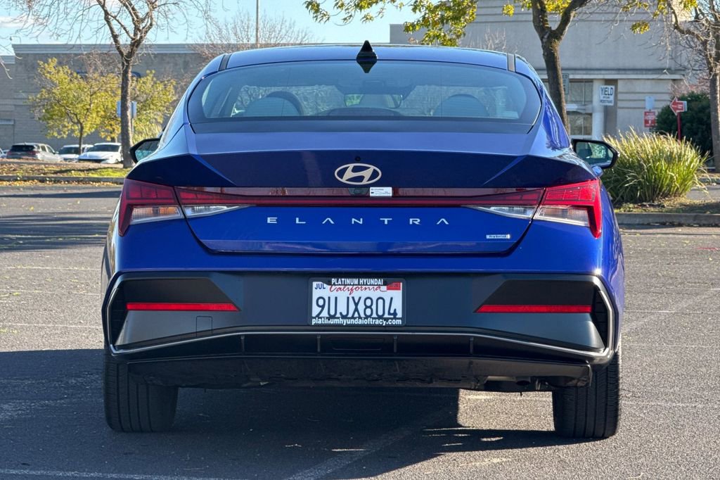 Used 2025 Hyundai Elantra Limited image 5