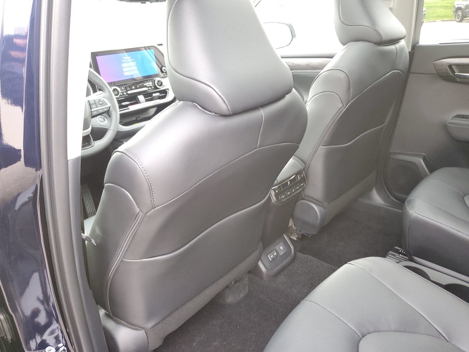 New 2026 Toyota Highlander Platinum AWD/4WD image 14