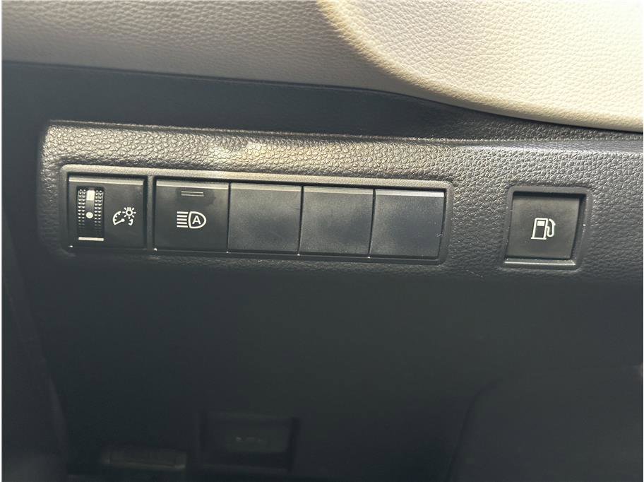 Used 2020 Toyota Corolla LE FWD image 26