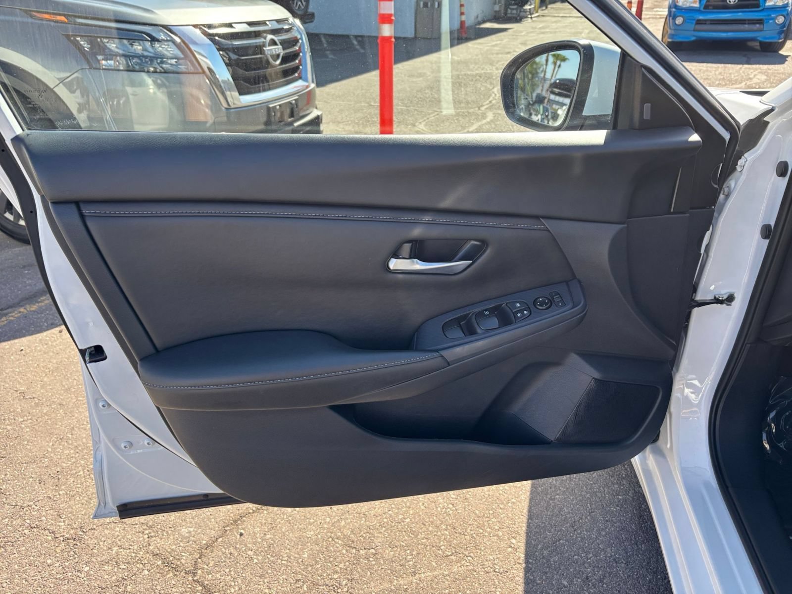 Used 2025 Nissan Sentra SV FWD image 18