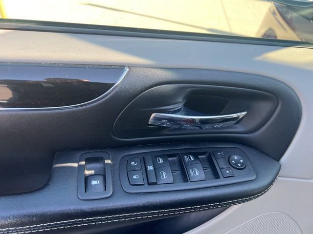Used 2019 Dodge Grand Caravan SXT image 10