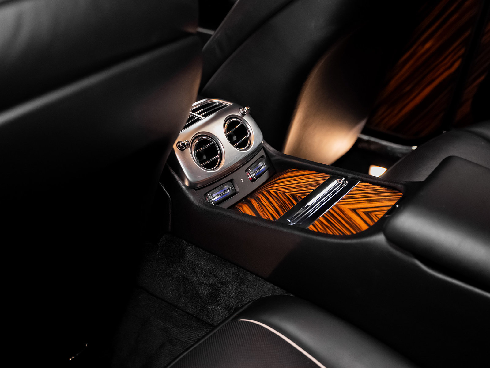 Used 2016 Rolls-Royce Wraith RWD image 38