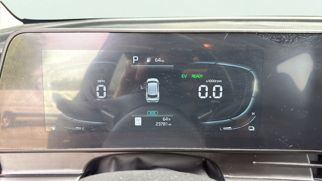 Used 2025 Kia Sportage EX AWD/4WD image 15