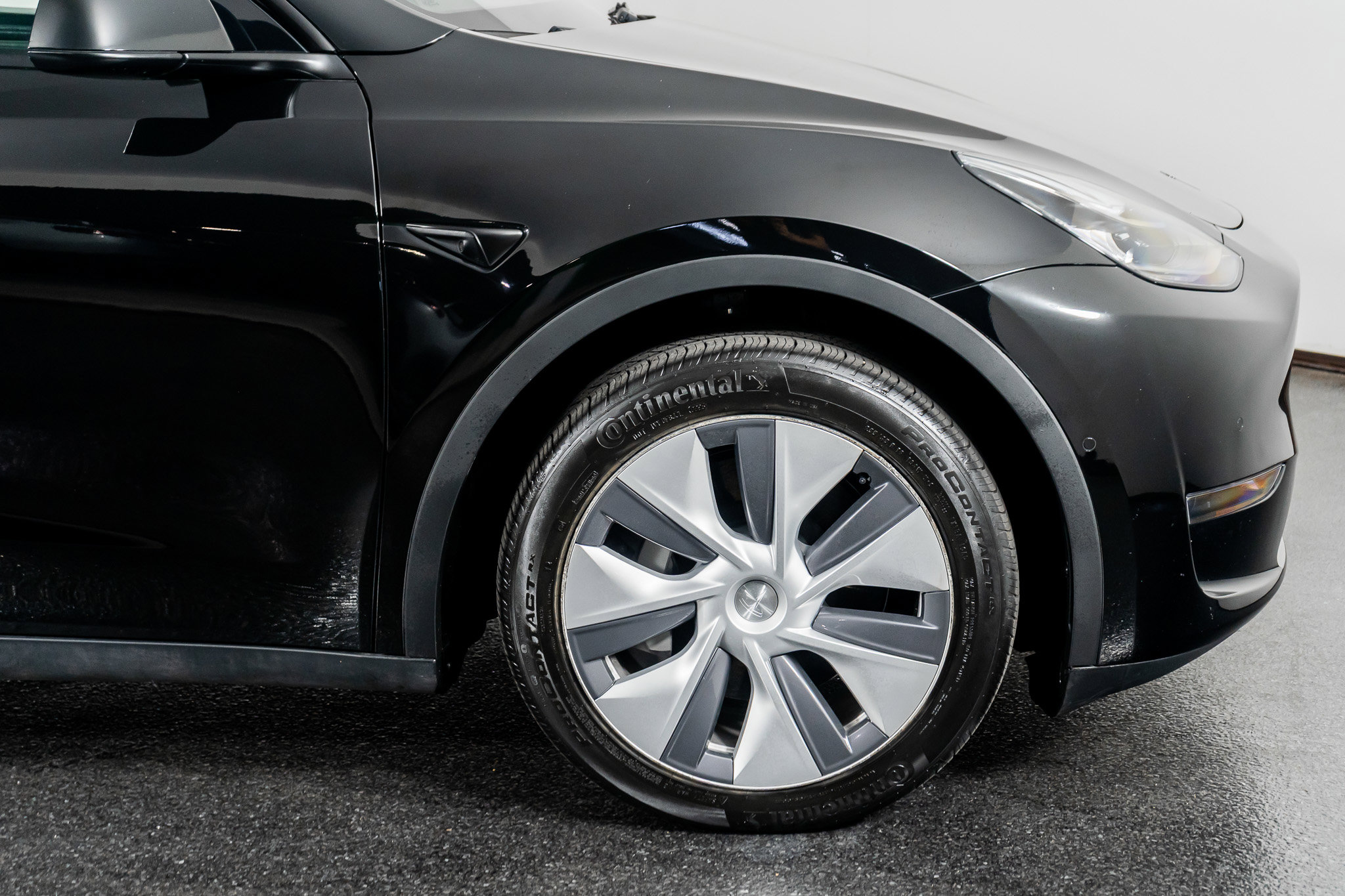 Used 2022 Tesla Model Y Long Range image 11