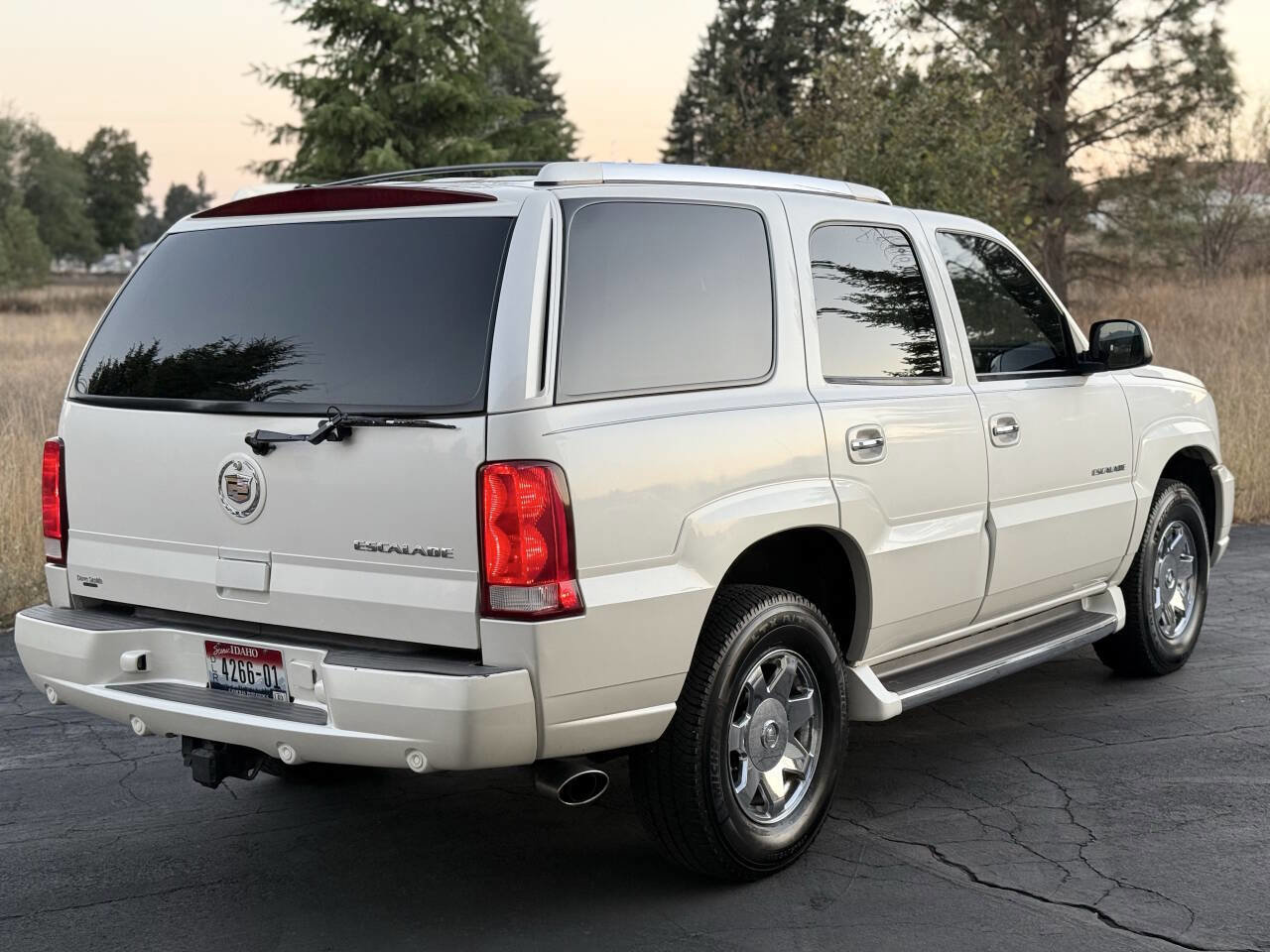 Used 2004 Cadillac Escalade AWD image 3