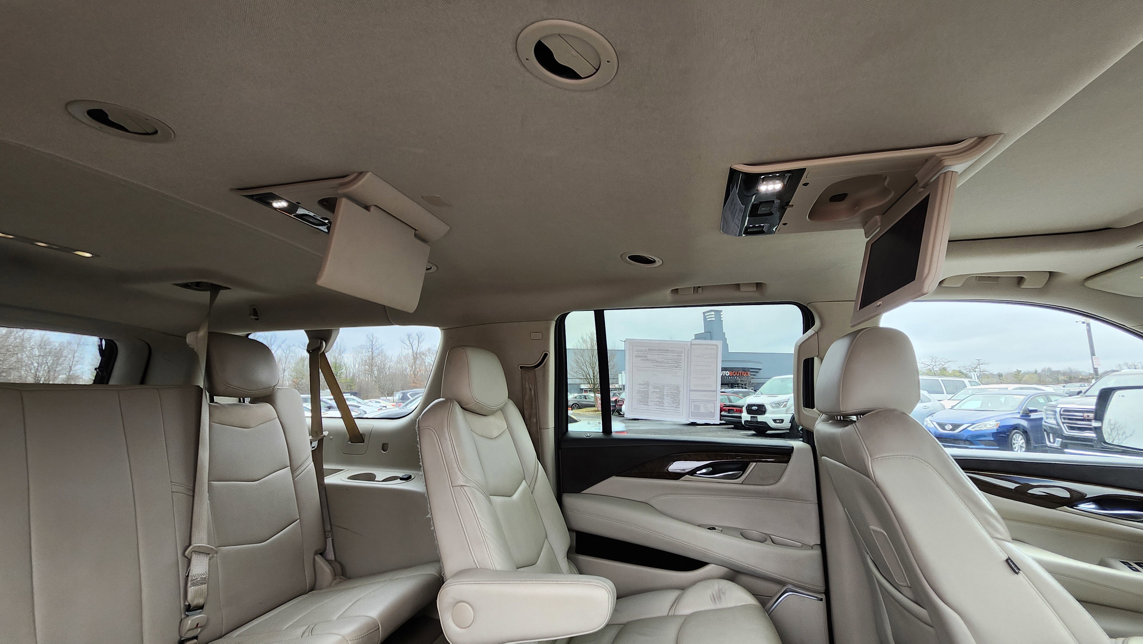 Used 2018 Cadillac Escalade ESV Premium Luxury image 26
