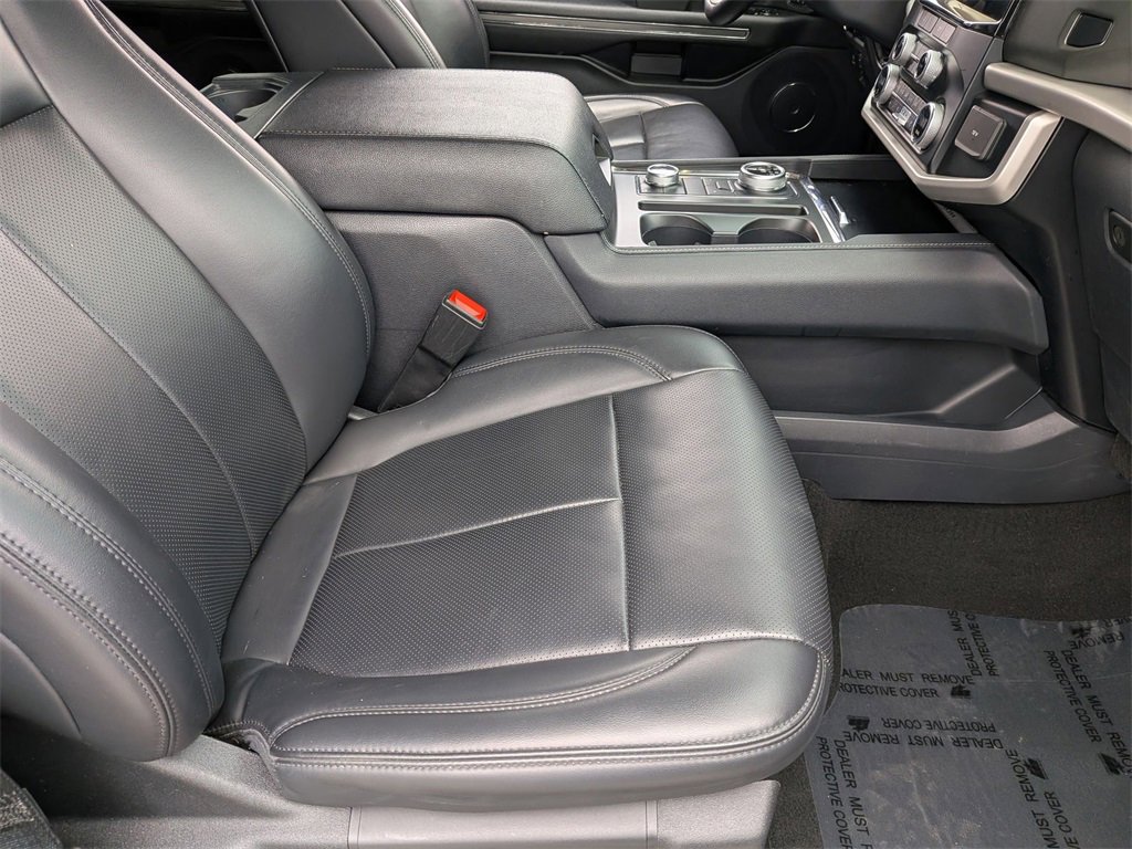 Used 2024 Ford Expedition XLT image 29