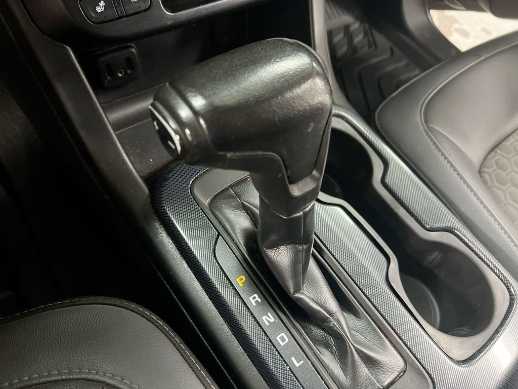 Used 2021 Chevrolet Colorado Z71 AWD/4WD image 17