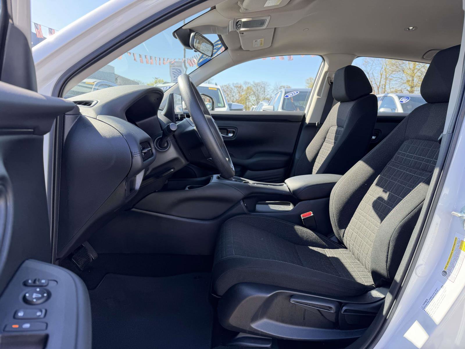 Used 2023 Honda HR-V LX image 8