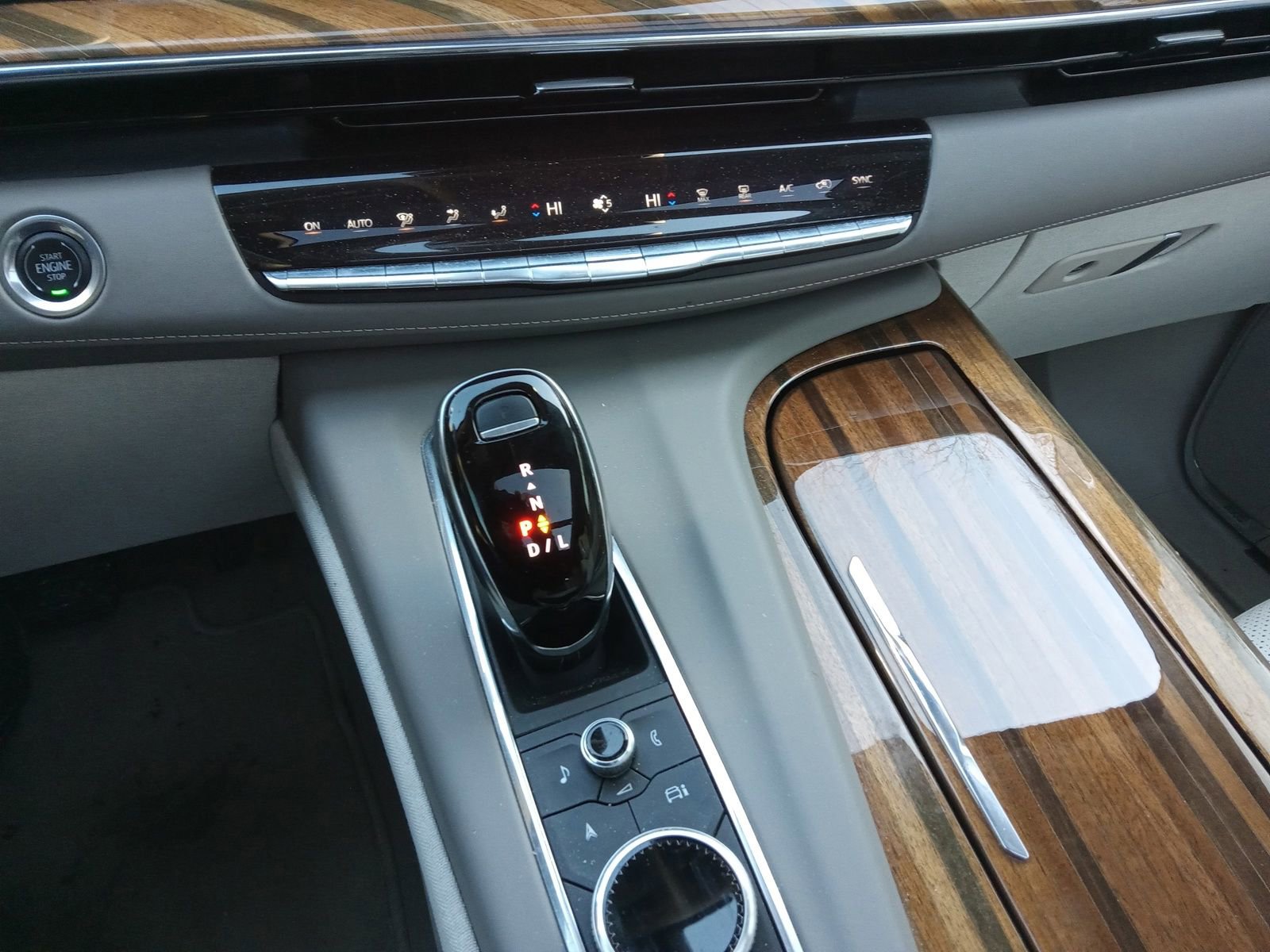 Used 2024 Cadillac Escalade Sport Platinum w/ LPO, ONYX Package image 17