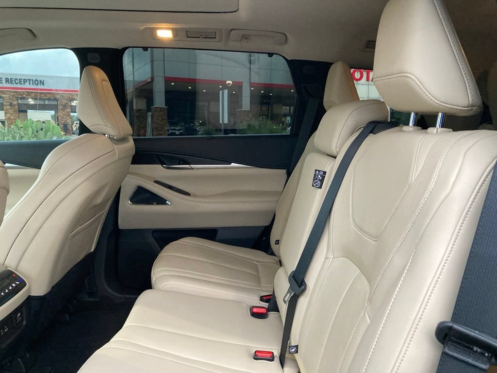 Used 2023 INFINITI QX60 Sensory w/ Vision Package FWD image 11