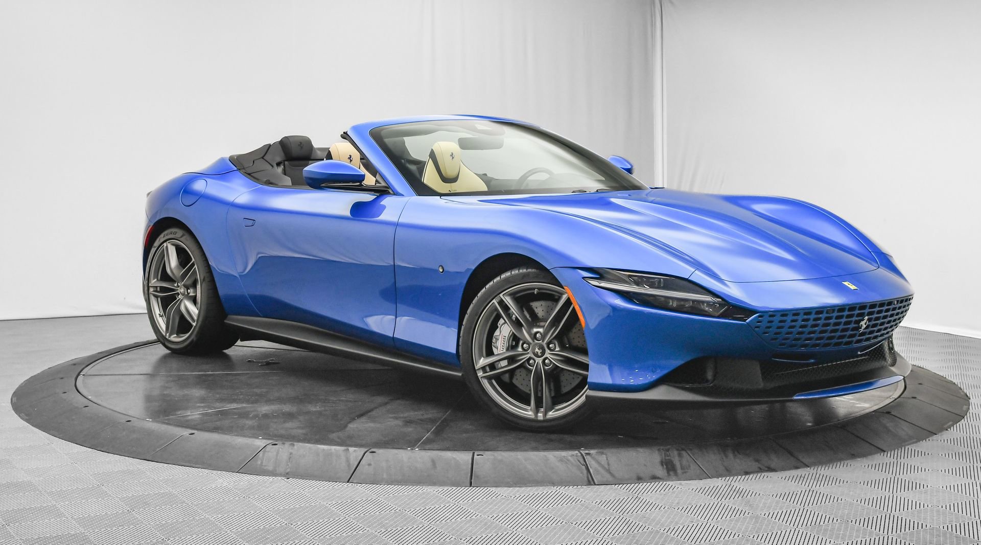 Used 2025 Ferrari Roma Spider image 2