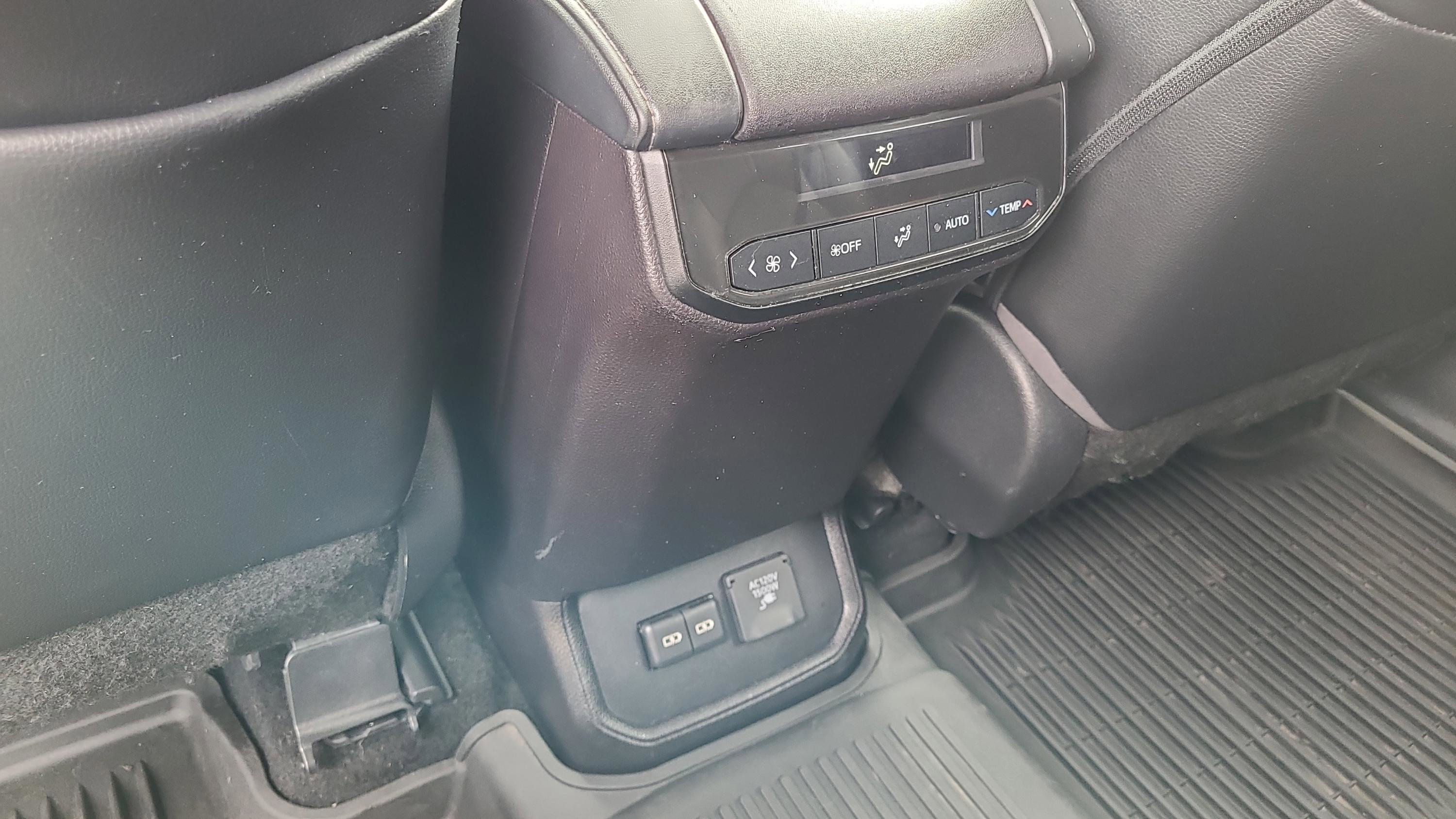 Used 2023 Toyota Highlander Limited image 16