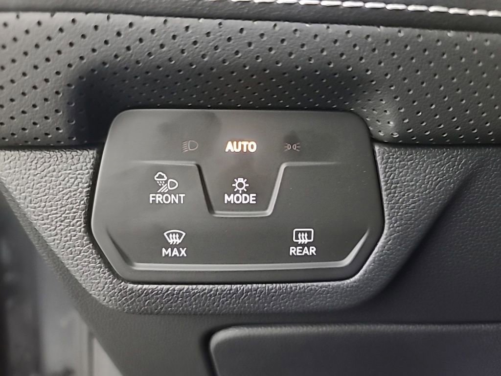 Used 2025 Volkswagen Atlas Cross Sport SE image 28