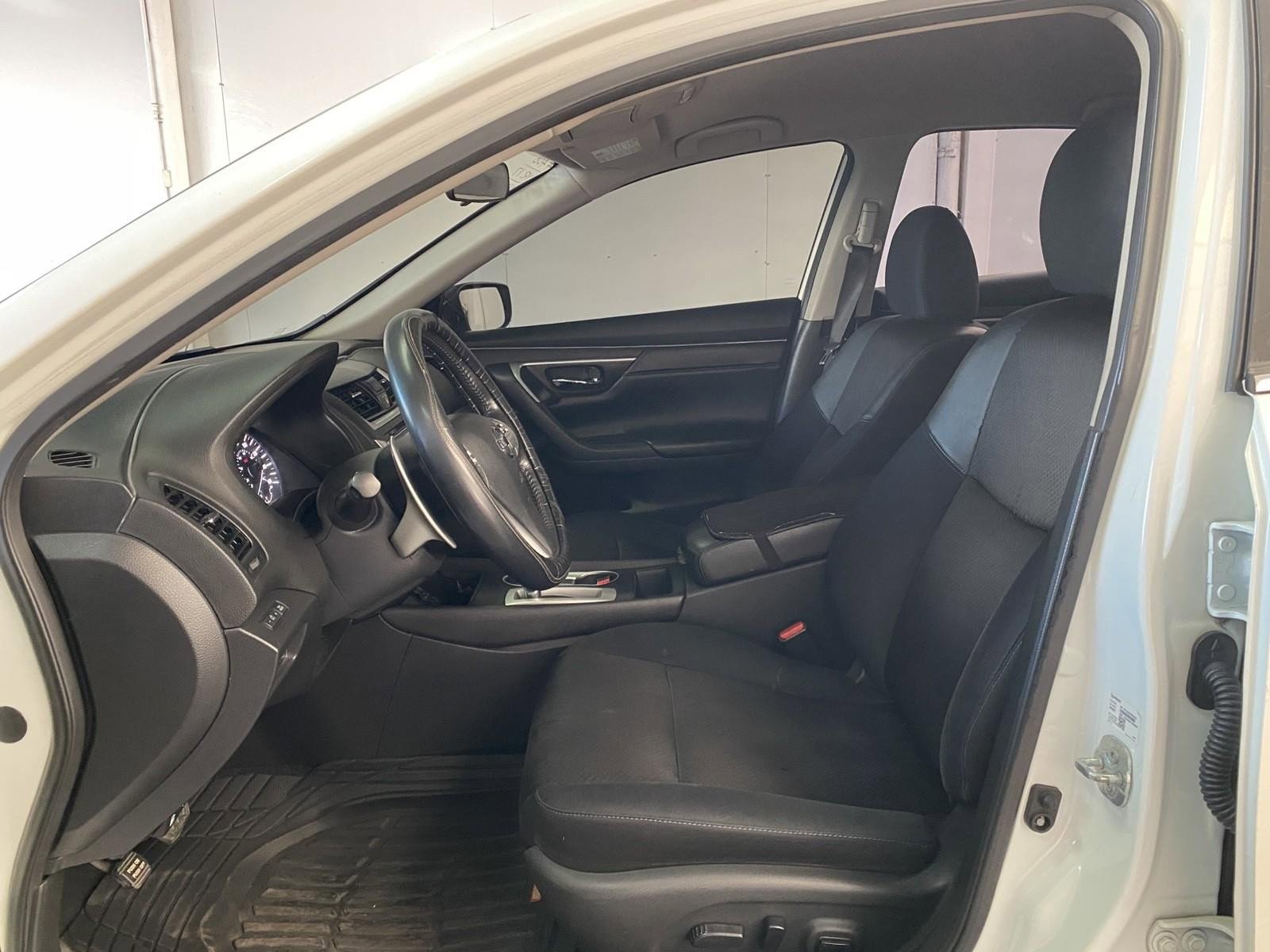 Used 2017 Nissan Altima 2.5 SR w/ Midnight Edition Package image 19