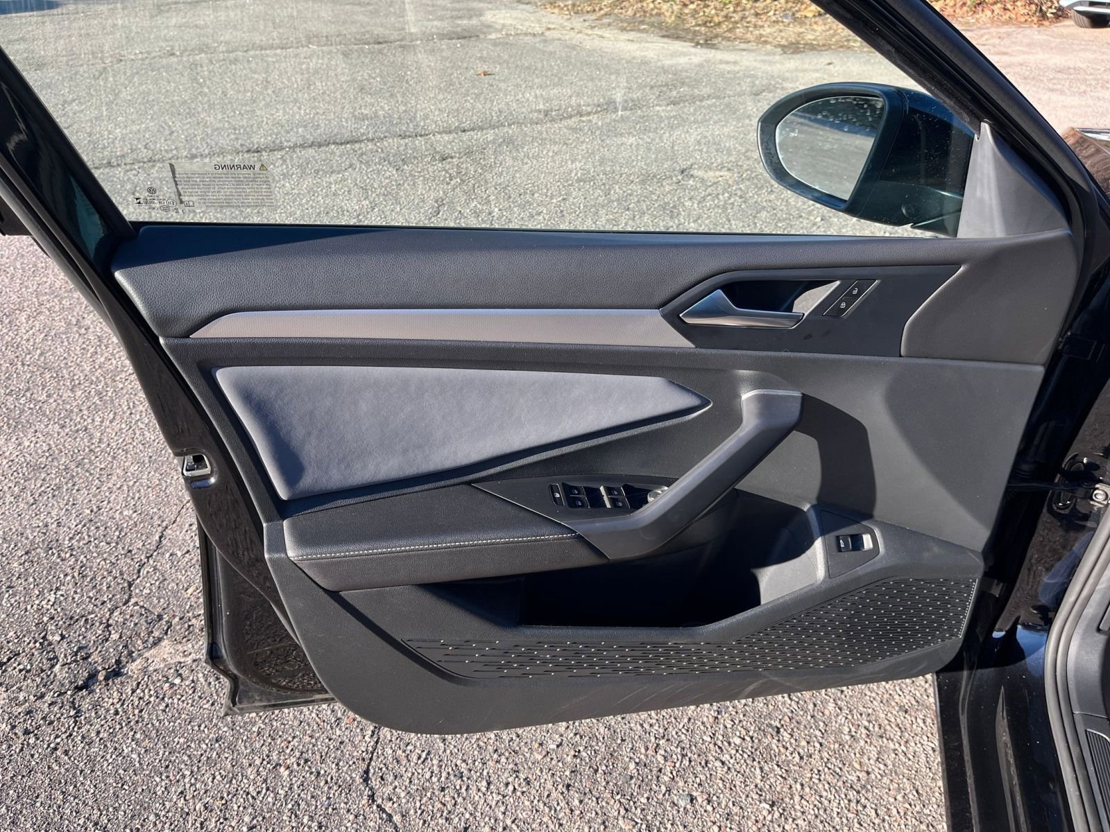 Used 2025 Volkswagen Jetta SE image 18