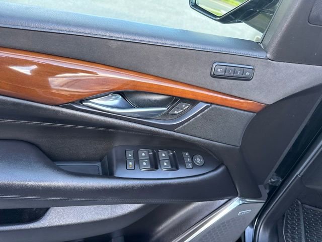 Used 2018 Cadillac Escalade Luxury AWD/4WD image 16