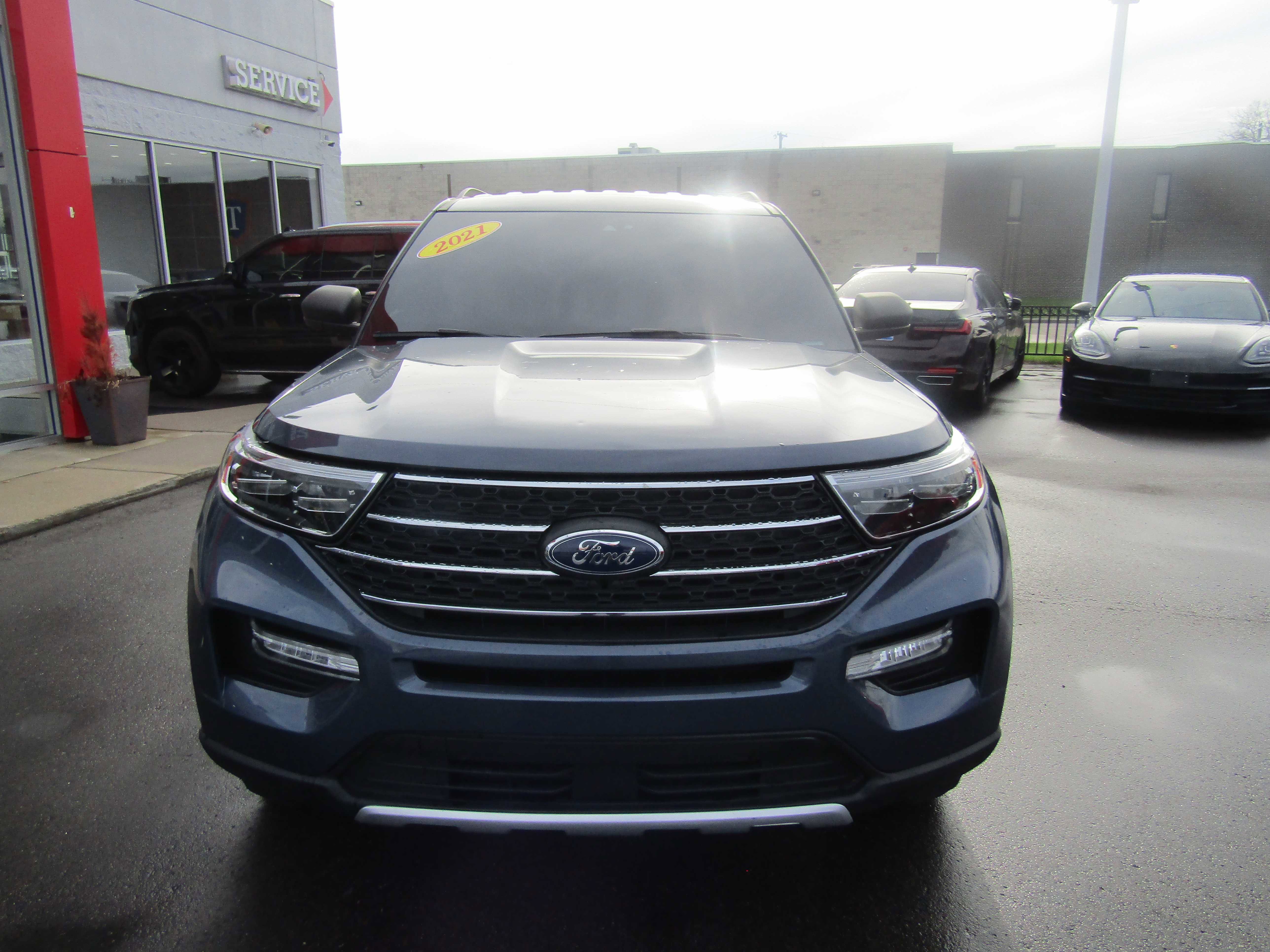Used 2021 Ford Explorer XLT w/ Equipment Group 202A AWD/4WD image 4